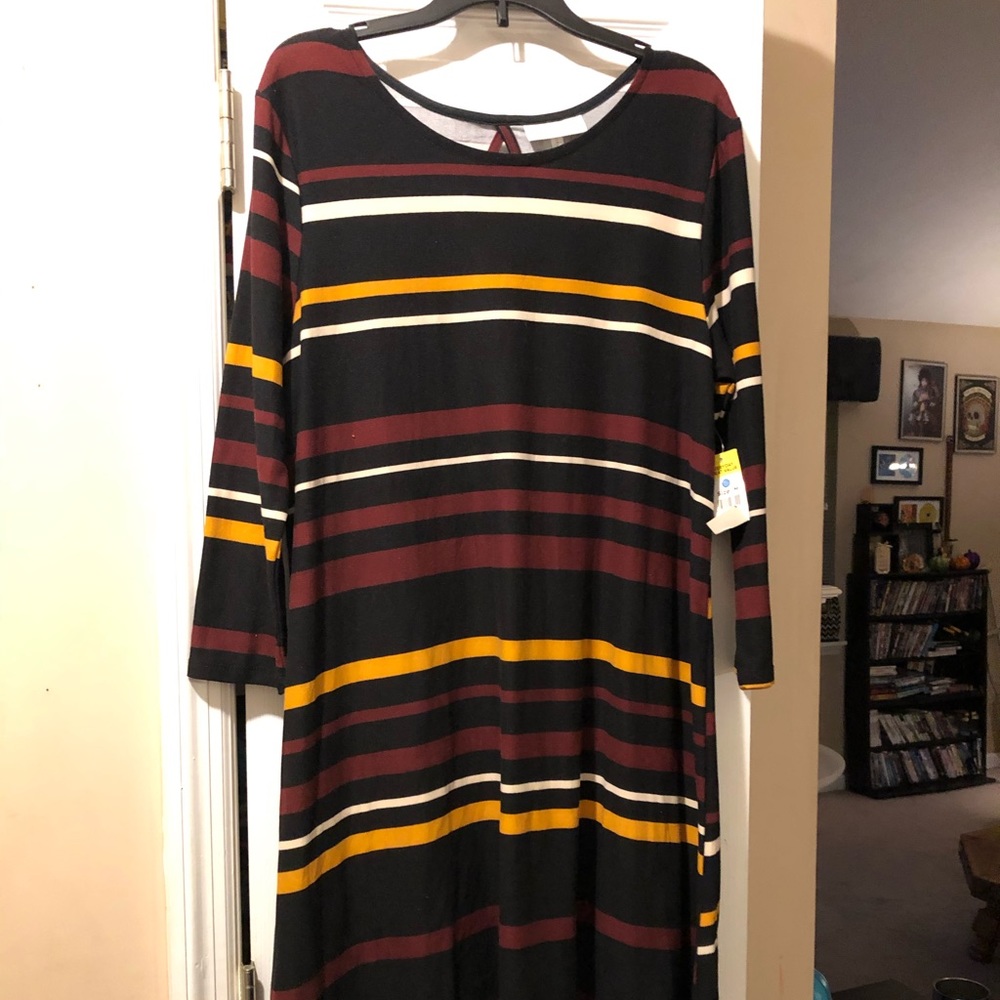 A line dress- 3/4 sleeves- key hole back